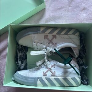 Off white vulc sneakers white pink